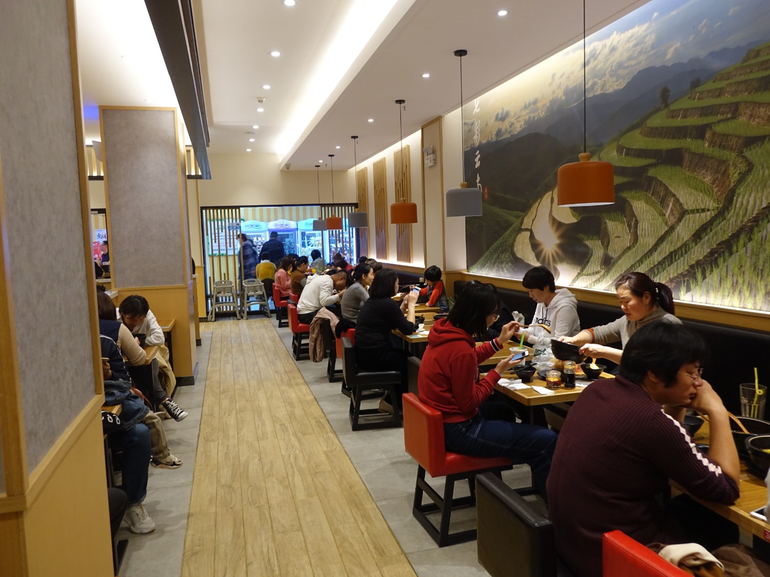 推薦一個不錯的項(xiàng)目，狀元米線堂食加外賣雙模式，做生意跟著大品牌，運(yùn)營經(jīng)驗(yàn)豐富，全國合作熱線：400-967-2208