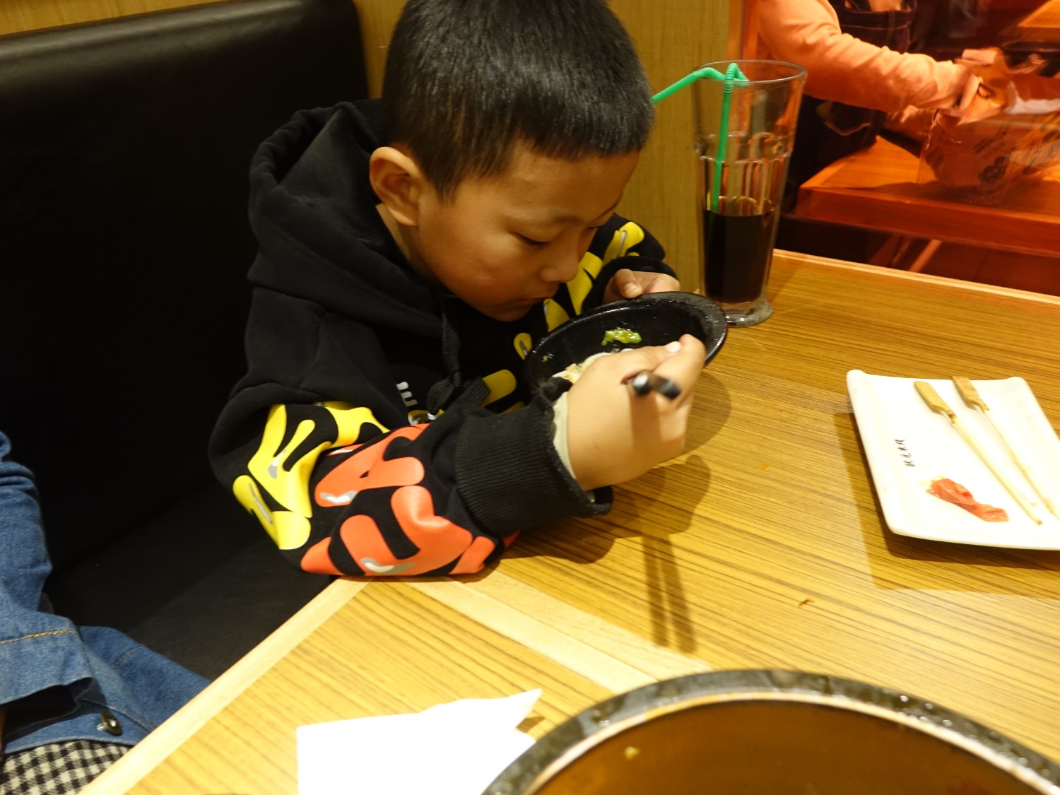 米線加盟好項目，餐飲創(chuàng)業(yè)好品牌！狀元米線17年運營經(jīng)驗豐富，自有工廠扶持！開店無憂！全國合作熱線：400-967-2208